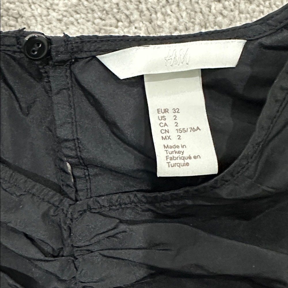 H&M RUCHED FRONT TOP - Picture 10 of 10